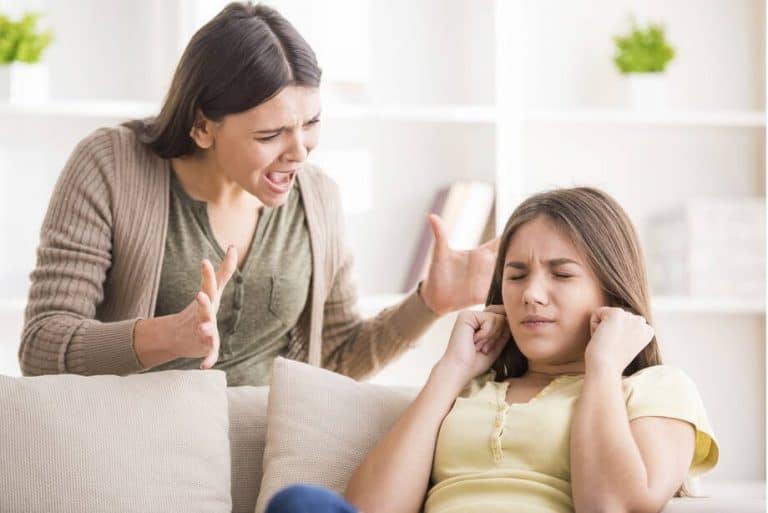 5 Frases que las Madres Dicen a sus Hijas Que Pueden Destruir su Autoestima