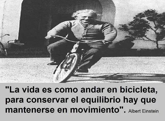 La vida es como andar en bicicleta, para conservar el equilibrio hay que mantenerse en movimiento